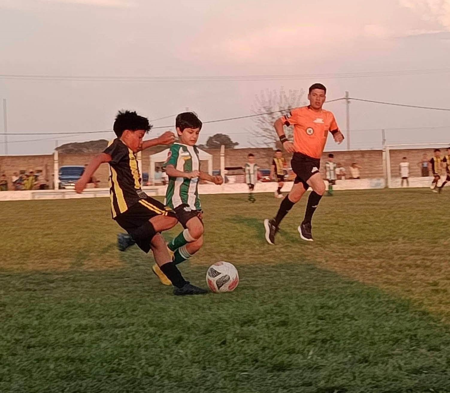 San Lorenzo de Monte Caseros avanzó a octavos en la Sub 9 tras una definición de infarto